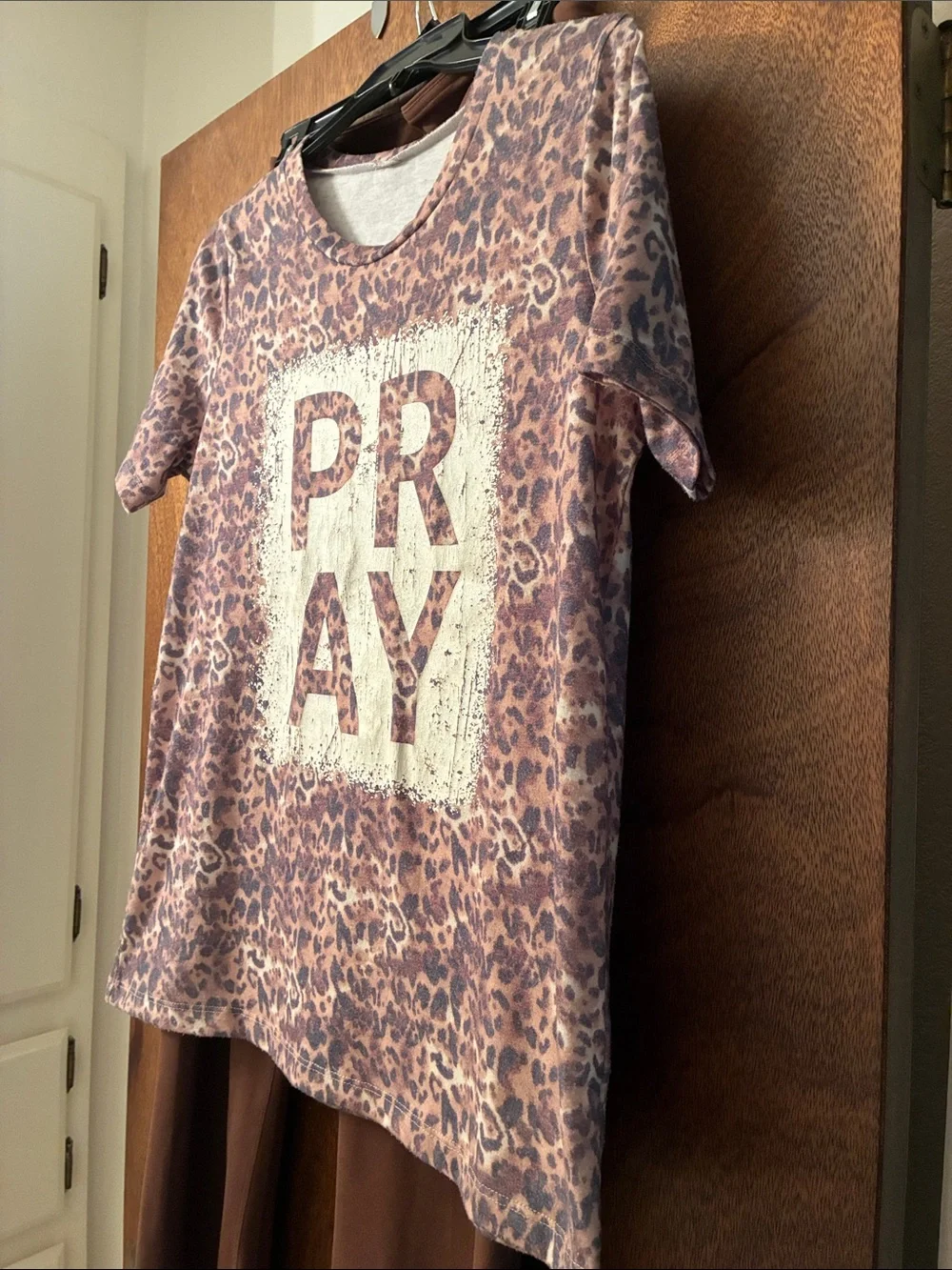 Women size medium brown leopard print T shirt